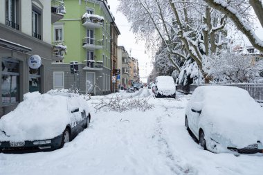 Zürih, İsviçre - 15 Ocak 2021: Kışın konut alanı