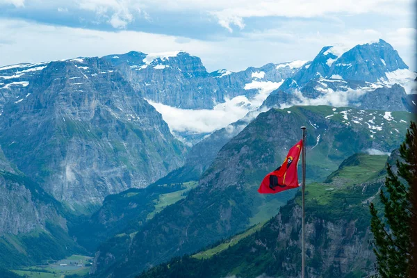 Na onweersbuien atmosferisch in het Glarus gebergte, Zwitserland — Stockfoto