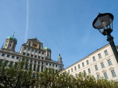 Almanya 'nın Augsburg kentindeki belediye binasının tarihi cephesi Elias Holl Meydanı' ndan görüldü..