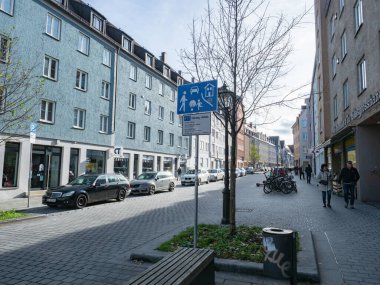 Spitalgasse, Almanya 'nın Augsburg şehrindeki bir kentsel caddedir ve yakın zamanda çekici bir kentsel çevre olarak yenilenmiştir..