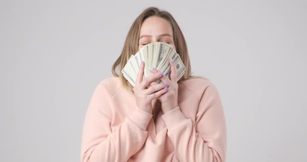 Chica Alegra Por Dinero Que Recibió — Vídeos de Stock