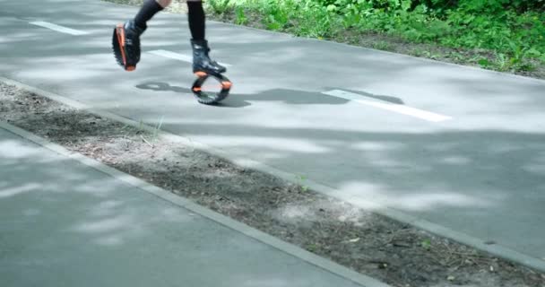 Groep van vrouwen kangoo springen outdoor — Stockvideo