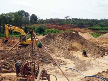 Chanthaburi Tayland - Mar 19 2015 yerel insanlar G içinde çalışma