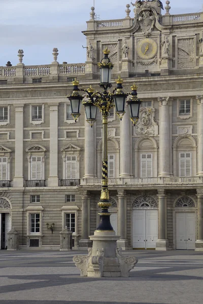 Sokak lambası direği