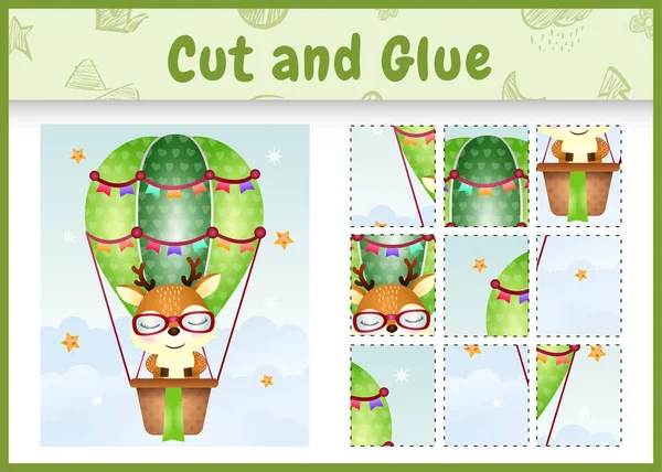 Çocukların masa oyunu, sıcak hava balonunda şirin bir geyikle kes ve yapıştır.