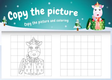 Noel kostümü giyen şirin bir tek boynuzlu at ile resim çocuk oyunu ve boyama sayfasını kopyala