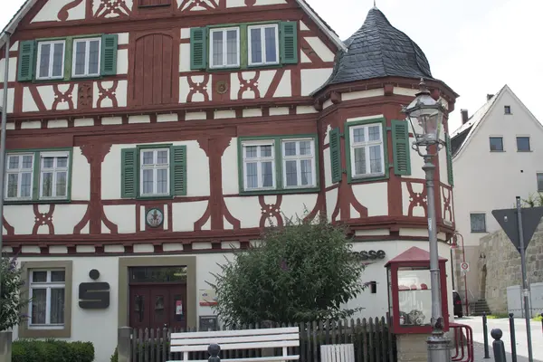 Tudor stili ev - Almanya'nın kalbinde muhteşem özelliği — Stok fotoğraf