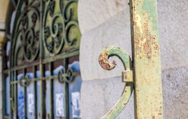 Antika paslı metal süsler