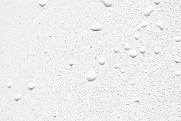 Close Gotas Água Superfície Lisa Fundo Branco — Fotografia de Stock