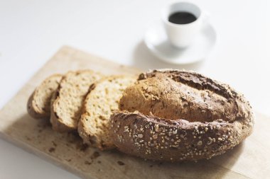 Kahvaltı hazırlama, dilimlenmiş ekmeğin tamamı.