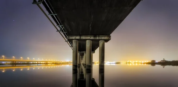 Night Panorama Pillars Bridge Center Lights Another Bridge Right City — Stock Photo, Image