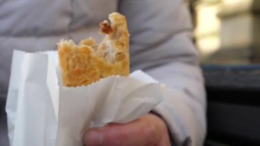 Fırında yemek yemek fast food rulosu