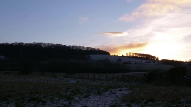 Timelapse av moln som rör sig över snöiga landskap — Stockvideo