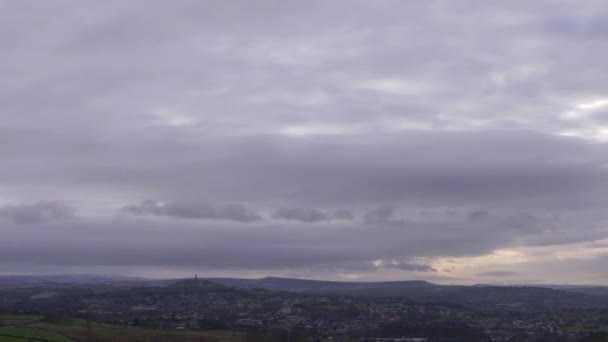Йоркширський ландшафт міст і сільських районів проти темного неба. — стокове відео