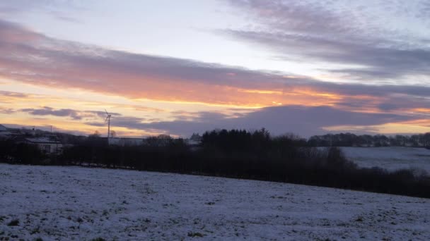 Ηλιοβασίλεμα στο αγροτικό Yorkshire μετά χιονόπτωση — Αρχείο Βίντεο