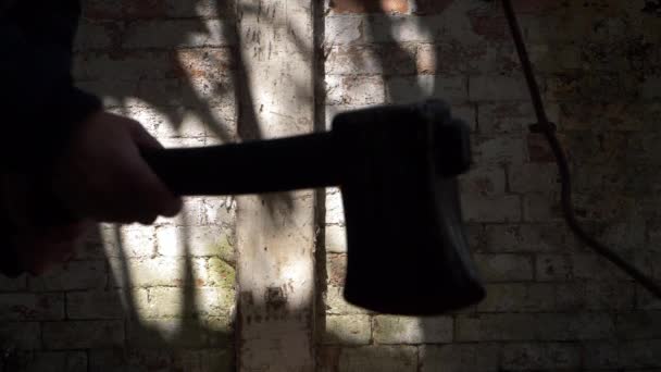 Attacker prepares for assault with axe in shadows — Stock Video