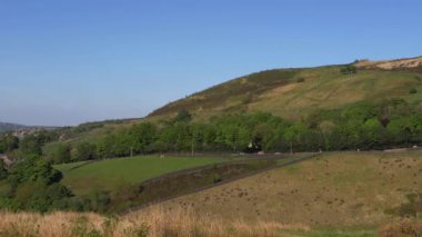 Yorkshire 'daki verimli tarım arazileri ve tepelerin manzarası
