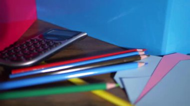 Dosya dizinleri ve sabit dizinlerin dağınık masası