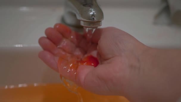 Cleaning bleeding hand after accident in sink — Stock Video