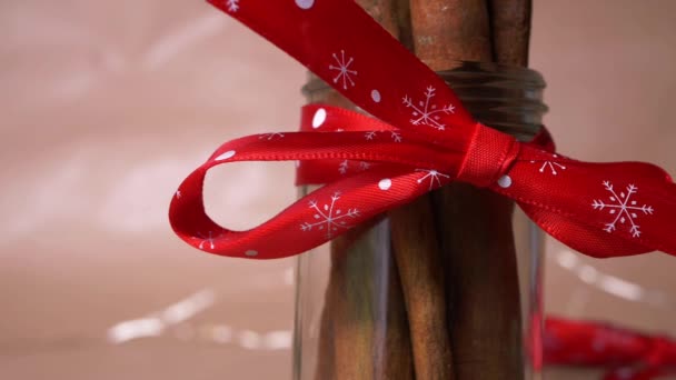 Cinnamon sticks in a jar wrapped in ribbon — Stock Video