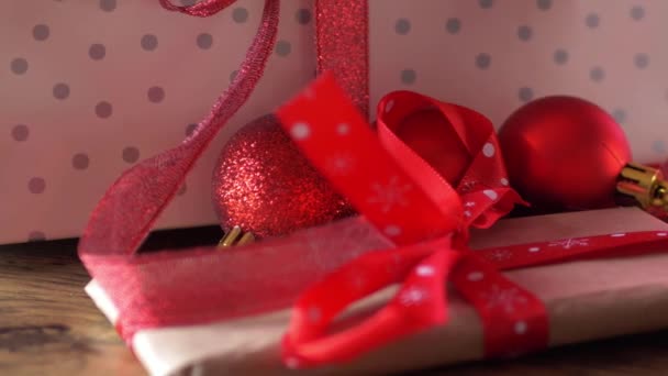 Presentes de Natal e decorações — Vídeo de Stock