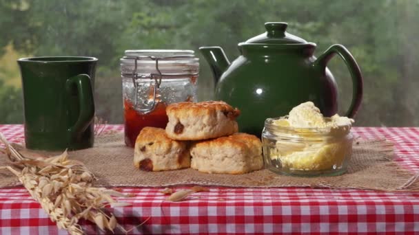Inglés clotted cream tea with scones and jam — Vídeos de Stock