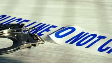 Masada polis kelepçeleri var. 4km 'lik atış odaklı.