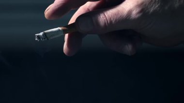 Sigara içerken el ele tutuşmak süper yavaş çekim seçici odak noktası