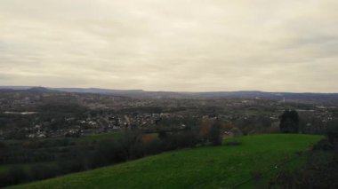 Yorkshire 'daki Huddersfield Kasabası İngiltere' de geniş hava aracı zoom seçici odak noktası
