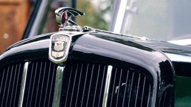 Morris 'in klasik Dewsbury West Yorkshire otomobili ızgarası 4 Ekim 2022 seçici odaklanma görüntüsü