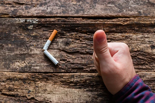 Man shows approval of a broken cigarette smoking cessation — Stock Photo, Image