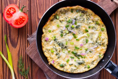 Bir tavada yumurta omlet