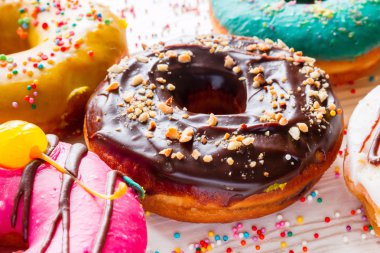 Taze çikolatalı çörek yakın çekim