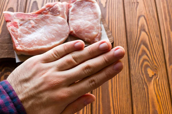 Laki-laki vegetarian menolak ruang daging untuk teks — Stok Foto