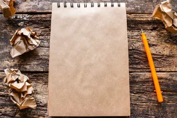 Notebook and pen on the wooden background — Stock Photo, Image