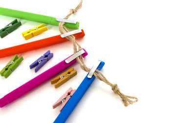 Beyaz bitti izole alacalı kalemler