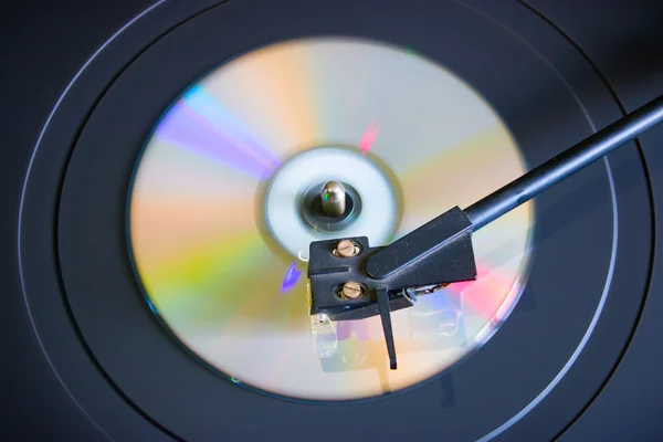 Cd disc on a turntable top view selective focus — Stock Photo, Image