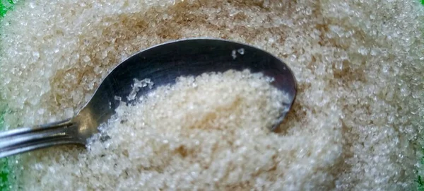 Una Cucharadita Plata Con Una Pila Azúcar Blanca Parte Superior —  Fotos de Stock