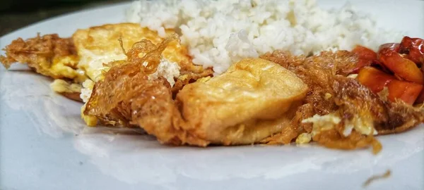 Hidangan Sarapan Indonesia Tahu Nasi Dengan Kecap Dengan Tomat Dan — Stok Foto