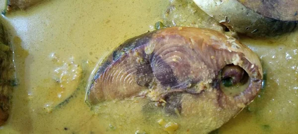 Rebus Rendang Ayam Dan Telur Dalam Saus Kari Pedas — Stok Foto