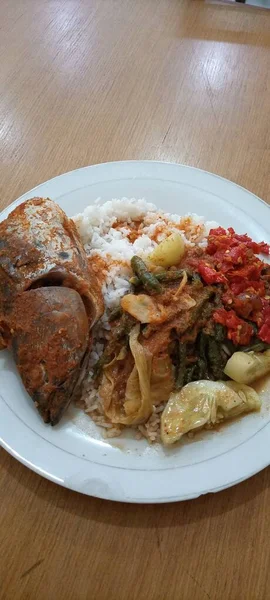 Koçan Rendang Baharatlı Köri Soslu Tavuk Yumurta — Stok fotoğraf