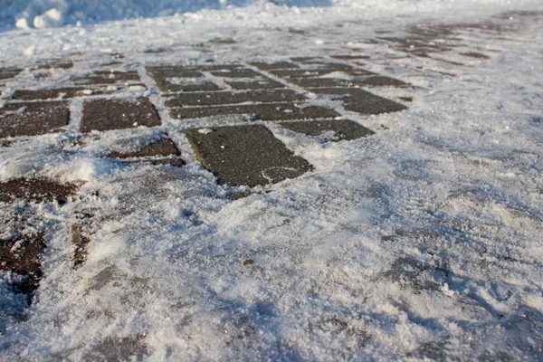 Hielo en la losa del pavimento — Foto de Stock