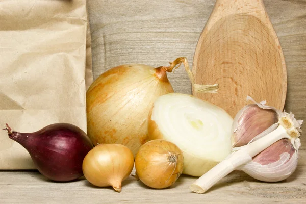 UI op houten achtergrond in de keuken — Stockfoto