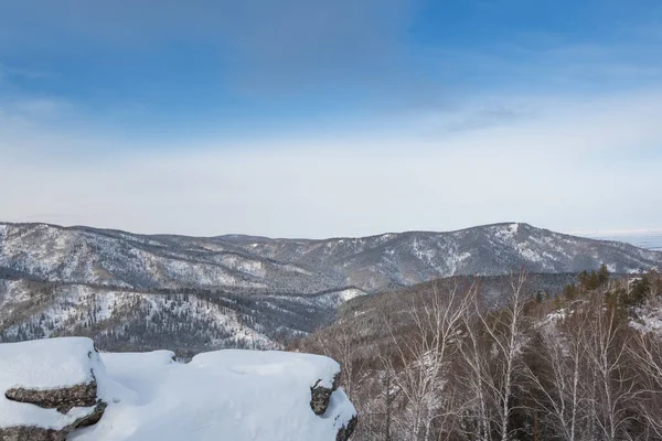 Encostas Doces Colinas Florestais São Cobertas Primeira Neve Vista Vales — Fotografia de Stock