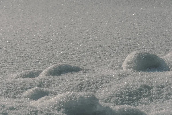 Güneşli Kış Gününde Yumuşak Kar Yağışı Olur Derin Yüksek Kar — Stok fotoğraf