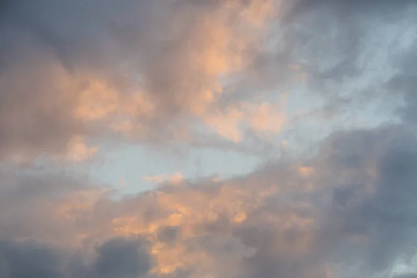 Vista Panorámica Nubes Rosadas Cielo Del Atardecer —  Fotos de Stock