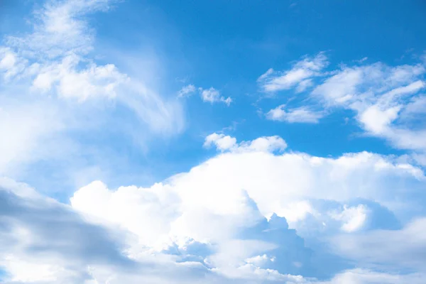 Живописные Облака Голубом Небе Солнечный День — стоковое фото