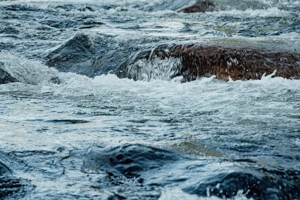 Fluxo Tempestuoso Entre Rochas Rochas Rio Das Montanhas — Fotografia de Stock