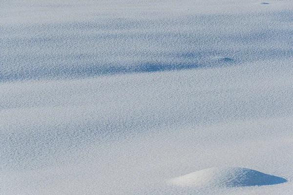 Neve Suave Deriva Dia Inverno Ensolarado Derivadas Neve Profundas Altas — Fotografia de Stock