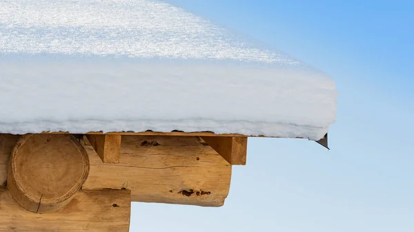 Techo Congelado Bajo Nieve Invierno — Foto de Stock